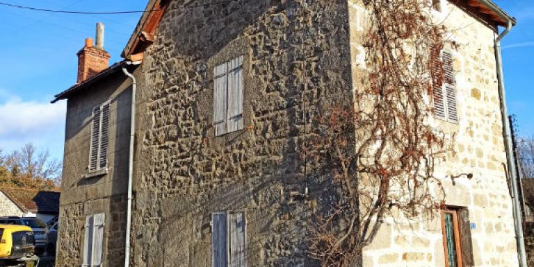 MAISON A RENOVER AVEC PETIT JARDIN