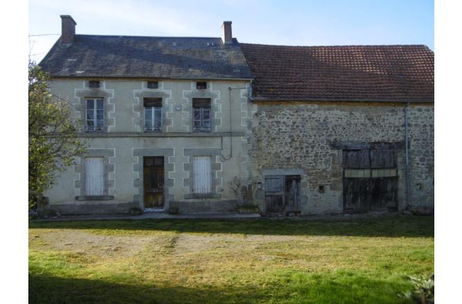 MAISON AVEC GRANGE ATTENANTE , PROXIMITE IMMEDIATE D ' AUBUSSON - A