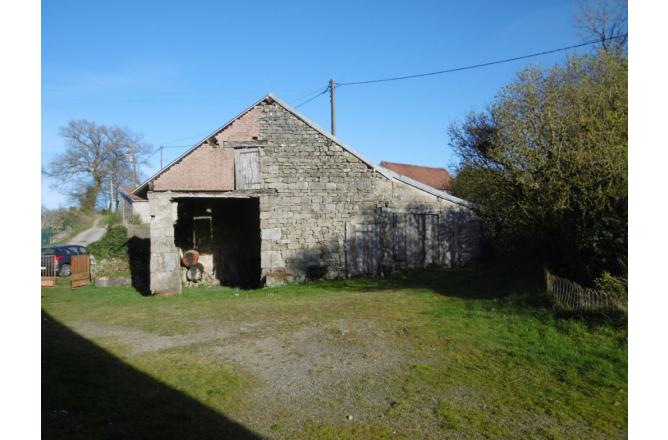 MAISON AVEC GRANGE ATTENANTE , PROXIMITE IMMEDIATE D ' AUBUSSON - D