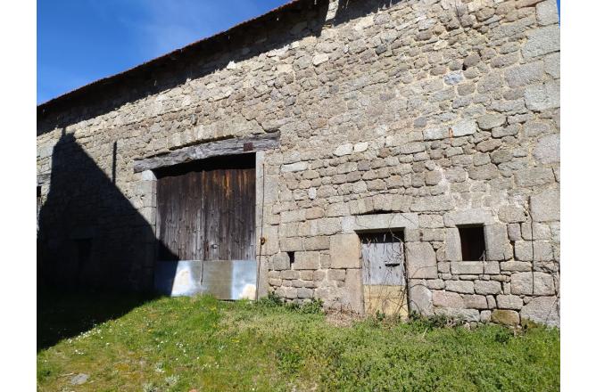 MAISON EN PIERRE A RENOVER PROCHE AUBUSSON - J