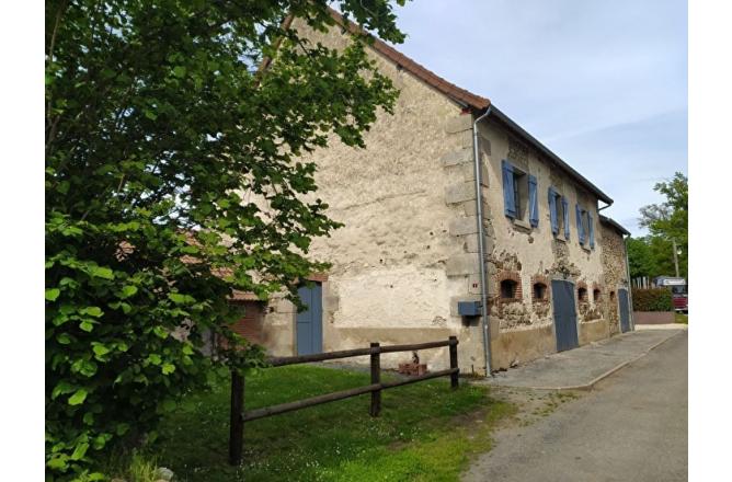 MAISON DE 195 M2, VUE SUR CAMPAGNE CREUSOISE, 2 TERRASSES - E