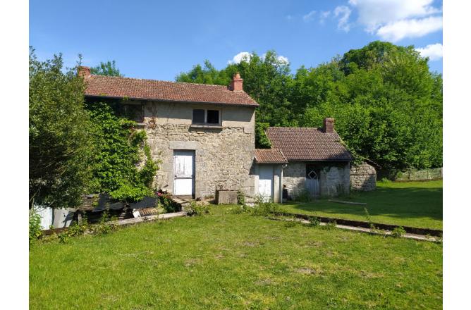 MAISON EN PIERRES AU BOUT D'UNE IMPASSE - B