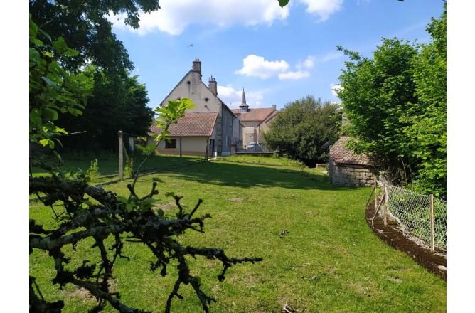 MAISON EN PIERRES AU BOUT D'UNE IMPASSE - D