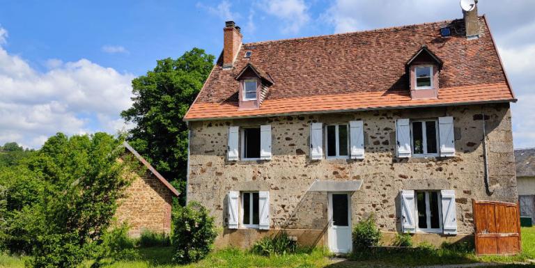 Maison avec jardin et dépendance