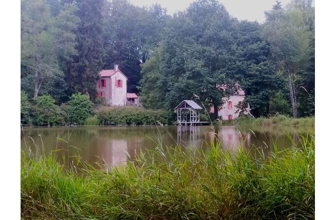 Ancien Moulin rénové avec plan d'eau et dépendances sur 1ha 80 a - A