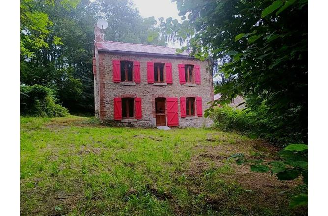 Ancien Moulin rénové avec plan d'eau et dépendances sur 1ha 80 a - C