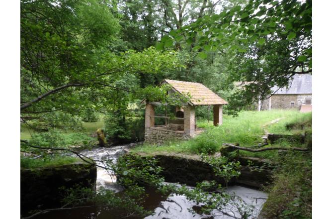 PROPRIETE AU BORD DE L'EAU SECTEUR AUBUSSON - B