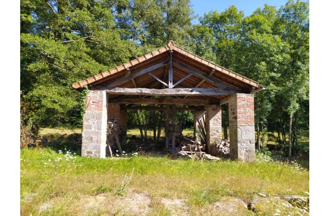 PROPRIETE AU BORD DE L'EAU SECTEUR AUBUSSON - H