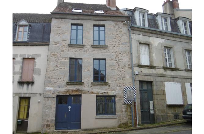 MAISON DE CHARME AUBUSSON QUARTIER HISTORIQUE . - A