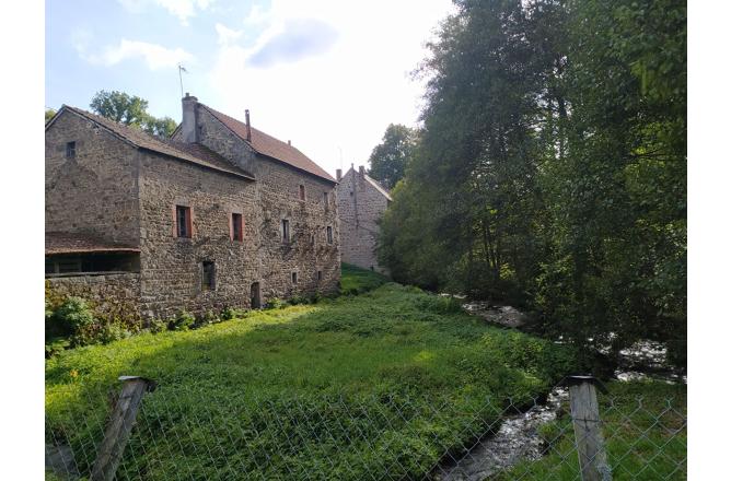 MAISON DE CARACTERE A RENOVER - I