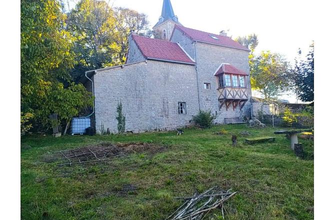 MAISON DE CHARME DANS UN TRES BEL ENVIRONNEMENT - D