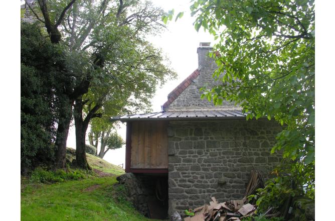 MAISON DE CHARME DANS UN TRES BEL ENVIRONNEMENT - H