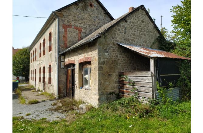 GRANDE MAISON A RENOVER JARDIN ATTENANT - A