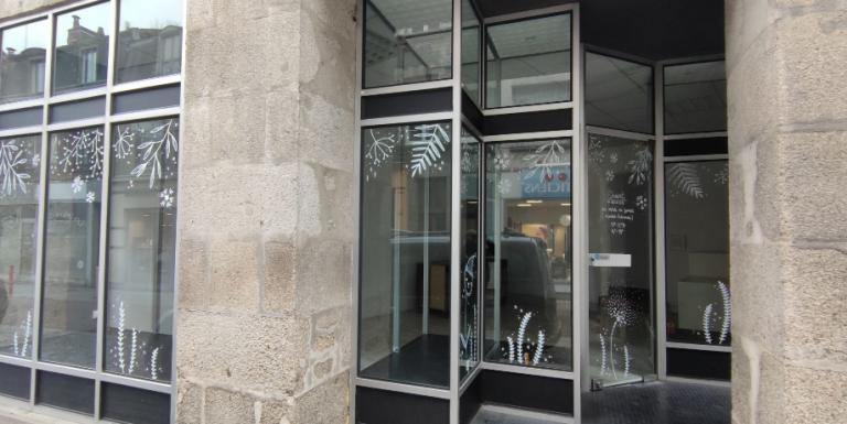 AUBUSSON Grande rue LOCAL COMMERCIAL 64 M2 GRANDES VITRINES - B