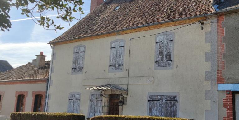 Maison centre ville LUSSAT avec jardin attenant