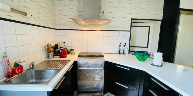 MAISON TROIS CHAMBRES , GARAGE , TERRAIN ATTENANT - G