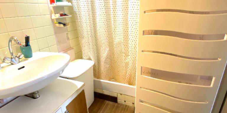 MAISON TROIS CHAMBRES , GARAGE , TERRAIN ATTENANT - H