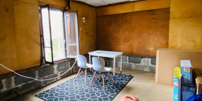 MAISON TROIS CHAMBRES , GARAGE , TERRAIN ATTENANT - J