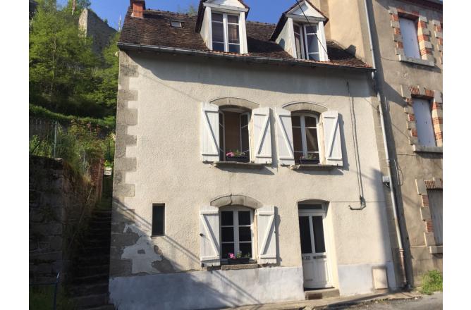 Maison à Aubusson, Quartier calme, proche des commerces - A