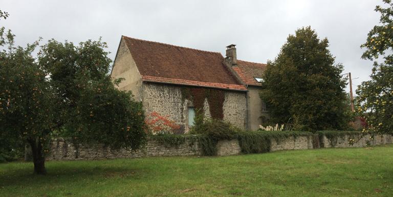 SUPERBE FERMETTE DANS UN HAMEAU CALME