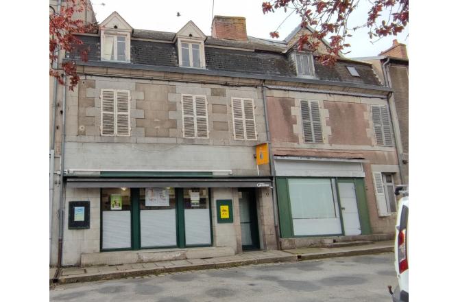 IMMEUBLE DE RAPPORT ET 2 GARAGES INDEPENDNAT - A