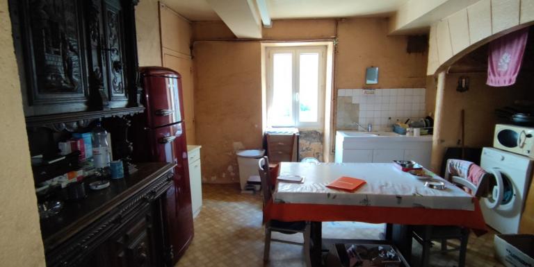 Maison de bourg sur 2 niveaux, 2 chambres, jardin - C