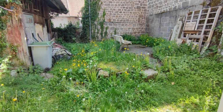 Maison de bourg sur 2 niveaux, 2 chambres, jardin - D
