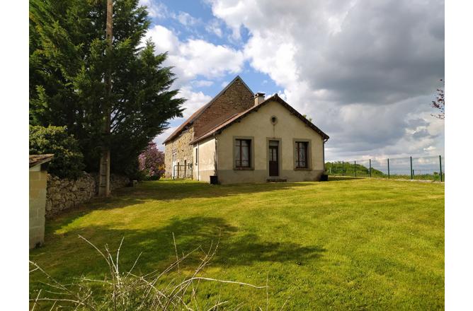 MAISON AVEC SUPERBE GRANGE ATTENANTE - A