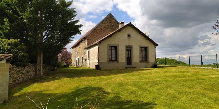 MAISON AVEC SUPERBE GRANGE ATTENANTE