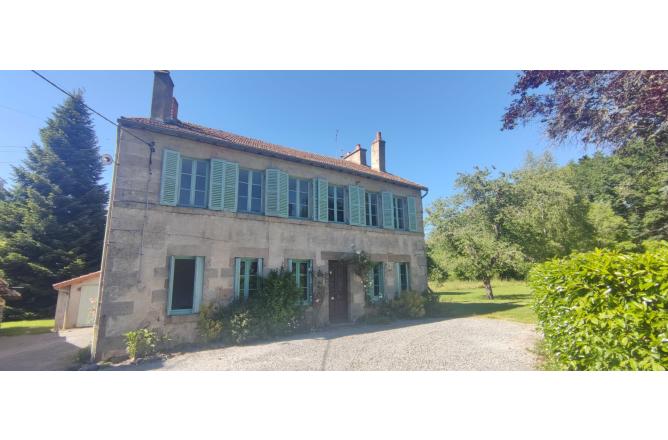 Situation exceptionnelle aux portes de FELLETIN parc de 5200 m2 accès privatif rivière - A