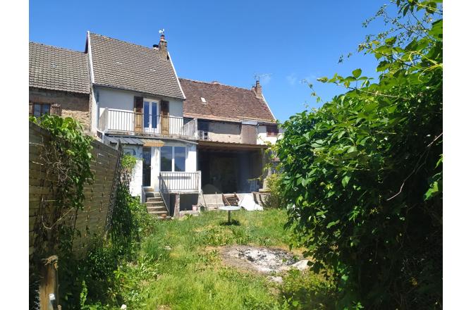 MAISON DE BOURG PETIT JARDIN ATTENANT - A