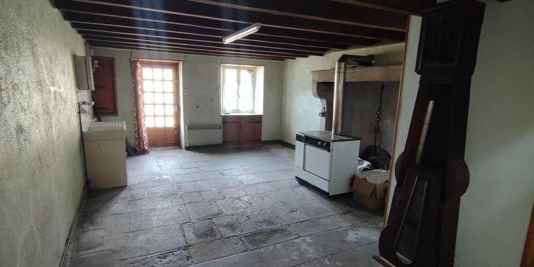 Maison en pierre de pays sur le plateau de Mille vaches - C