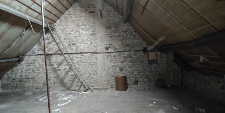 Maison en pierre de pays sur le plateau de Mille vaches - J