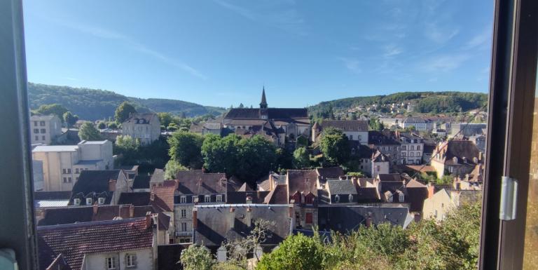 Situation exceptionnelle sur Aubusson au pied de l'emblème de notre ville - B