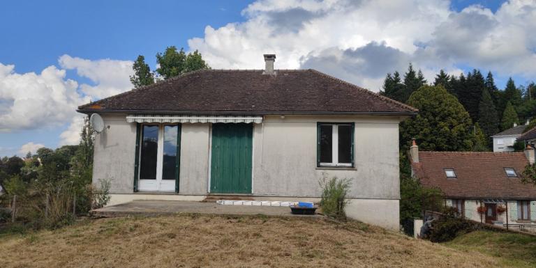 Maison sur les hauteurs de Felletin , superbe vue et grand jardin