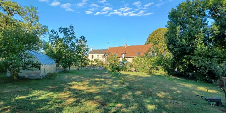ENSEMBLE DE DEUX MAISONS EN PIERRE - B