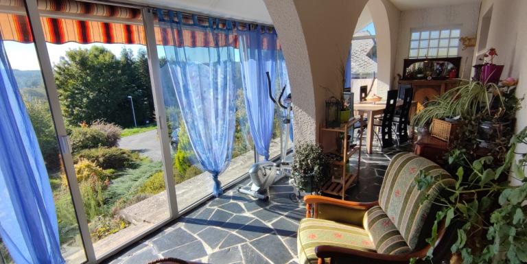 PEYRELEVADE PAVILLON de deux logements sur 8000 m2 de terrain - B