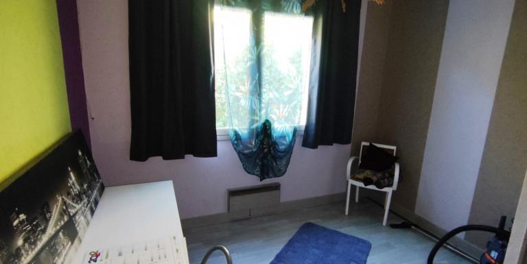 PEYRELEVADE PAVILLON de deux logements sur 8000 m2 de terrain - H