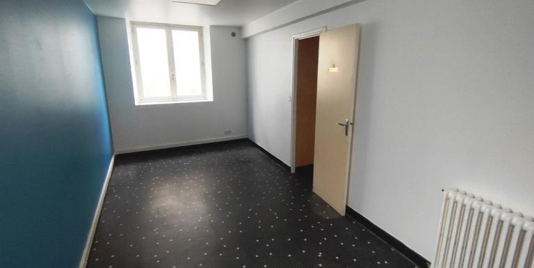 Local commercial 70 M2 CENTRE VILLE FELLETIN - F