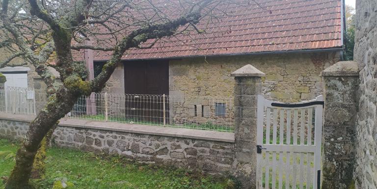 MAISON DU XVII - JARDIN ATTENANT ET DEPENDANCE - Q