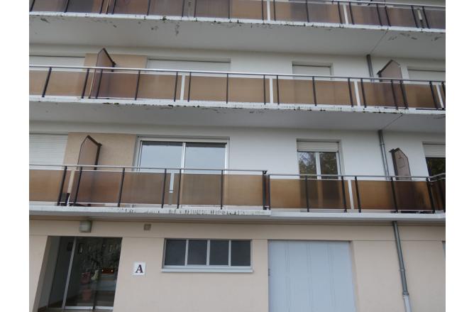Appartement T3 en Résidence à AUBUSSON avec balcon-loggia - A