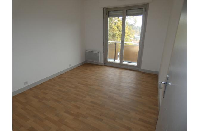 Appartement T3 en Résidence à AUBUSSON avec balcon-loggia - F