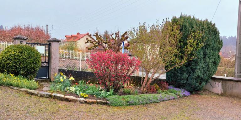 MAISON SUR SOUS SOL , QUATRE CHAMBRES , JARDIN ATTENANT - C
