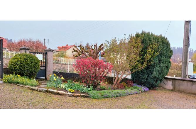 MAISON SUR SOUS SOL , QUATRE CHAMBRES , JARDIN ATTENANT - C