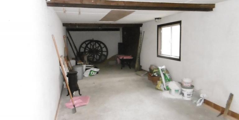 MAISON SUR SOUS SOL , QUATRE CHAMBRES , JARDIN ATTENANT - D