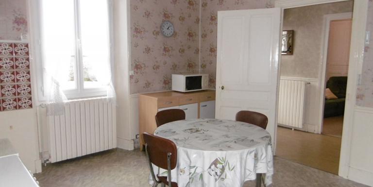 MAISON SUR SOUS SOL , QUATRE CHAMBRES , JARDIN ATTENANT - F