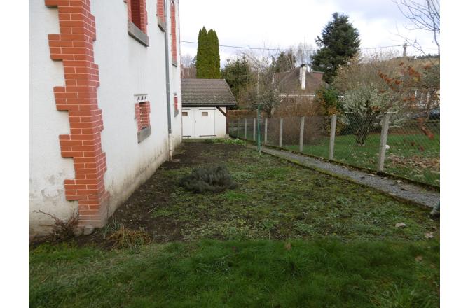 MAISON SUR SOUS SOL , QUATRE CHAMBRES , JARDIN ATTENANT - R