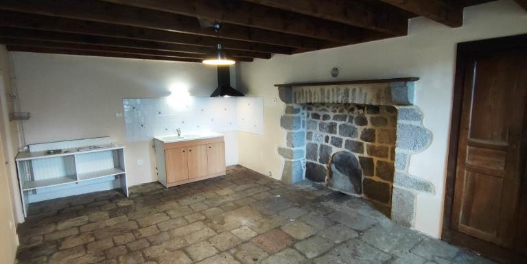 Secteur CHENERAILLES Maison 2 chambres, jardin et garage - B