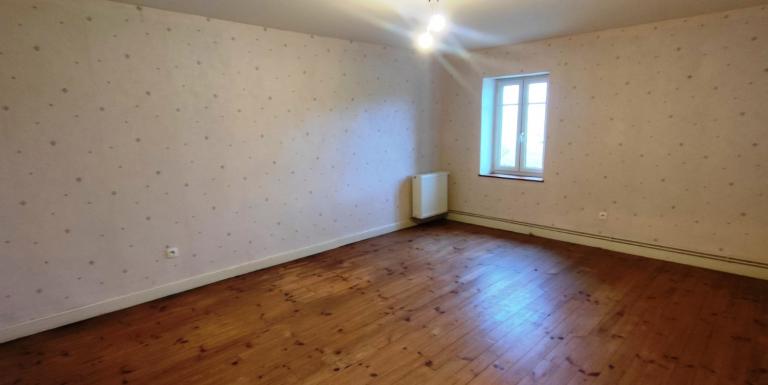 Secteur CHENERAILLES Maison 2 chambres, jardin et garage - H