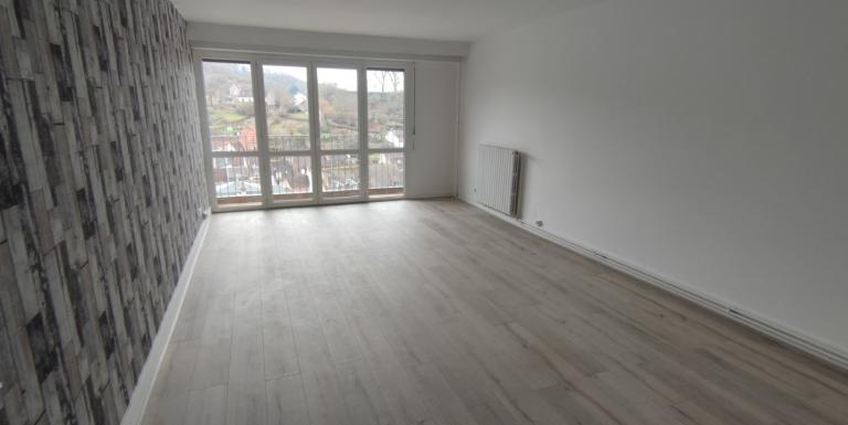 APPARTEMENT REFAIT A NEUF RARE SUR LE MARCHE - A